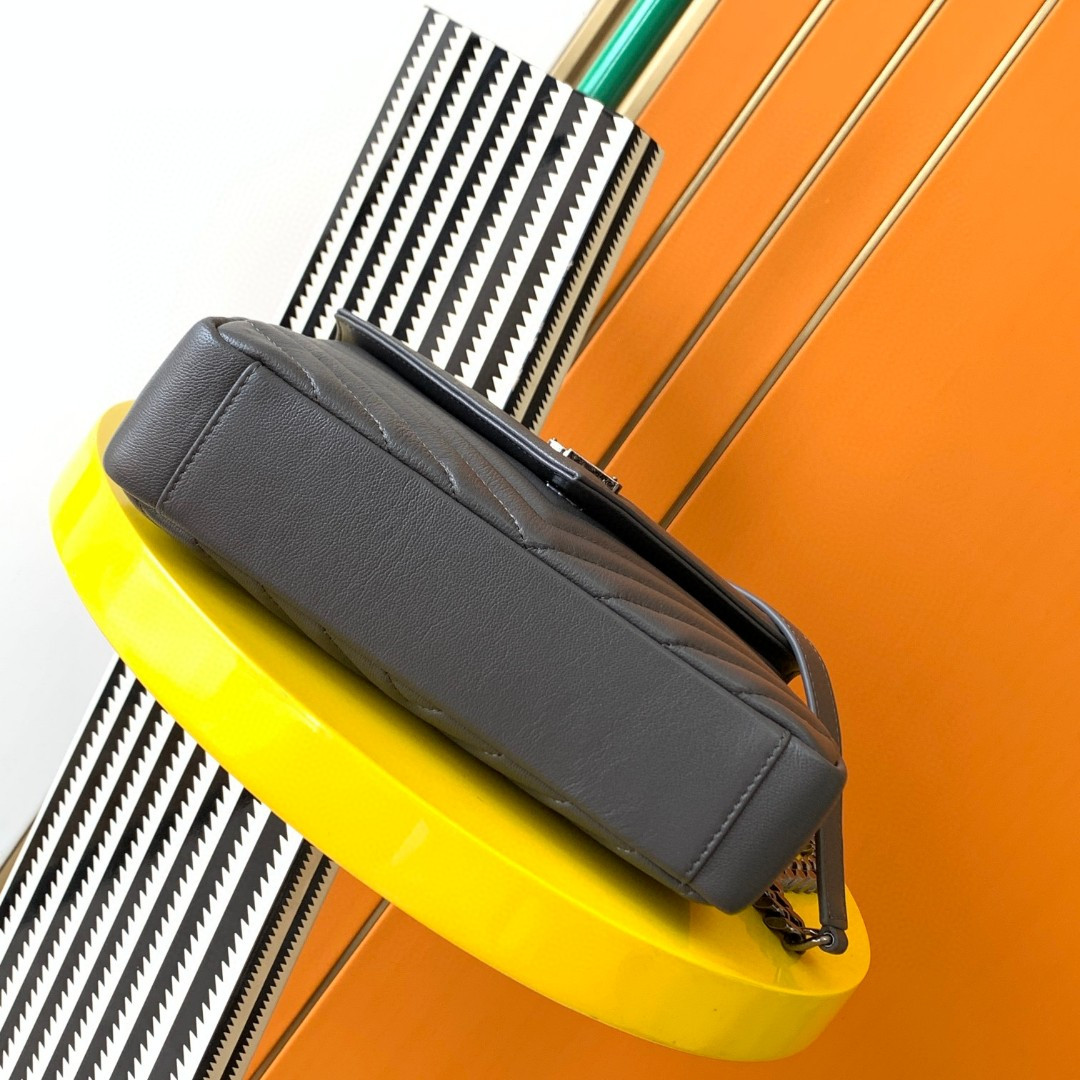 Y51 COLLEGE MEDIUM IN QUILTED LEATHER 9.4 X 6.6 X 2.5 INCHES