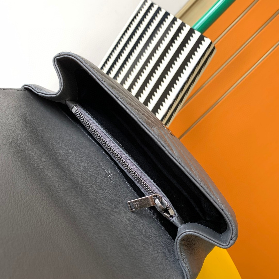 Y51 COLLEGE MEDIUM IN QUILTED LEATHER 9.4 X 6.6 X 2.5 INCHES