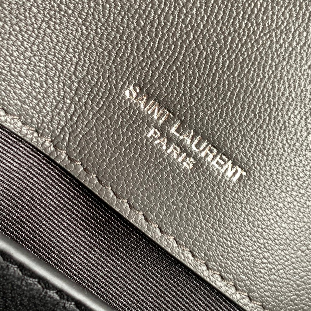 Y51 COLLEGE MEDIUM IN QUILTED LEATHER 9.4 X 6.6 X 2.5 INCHES