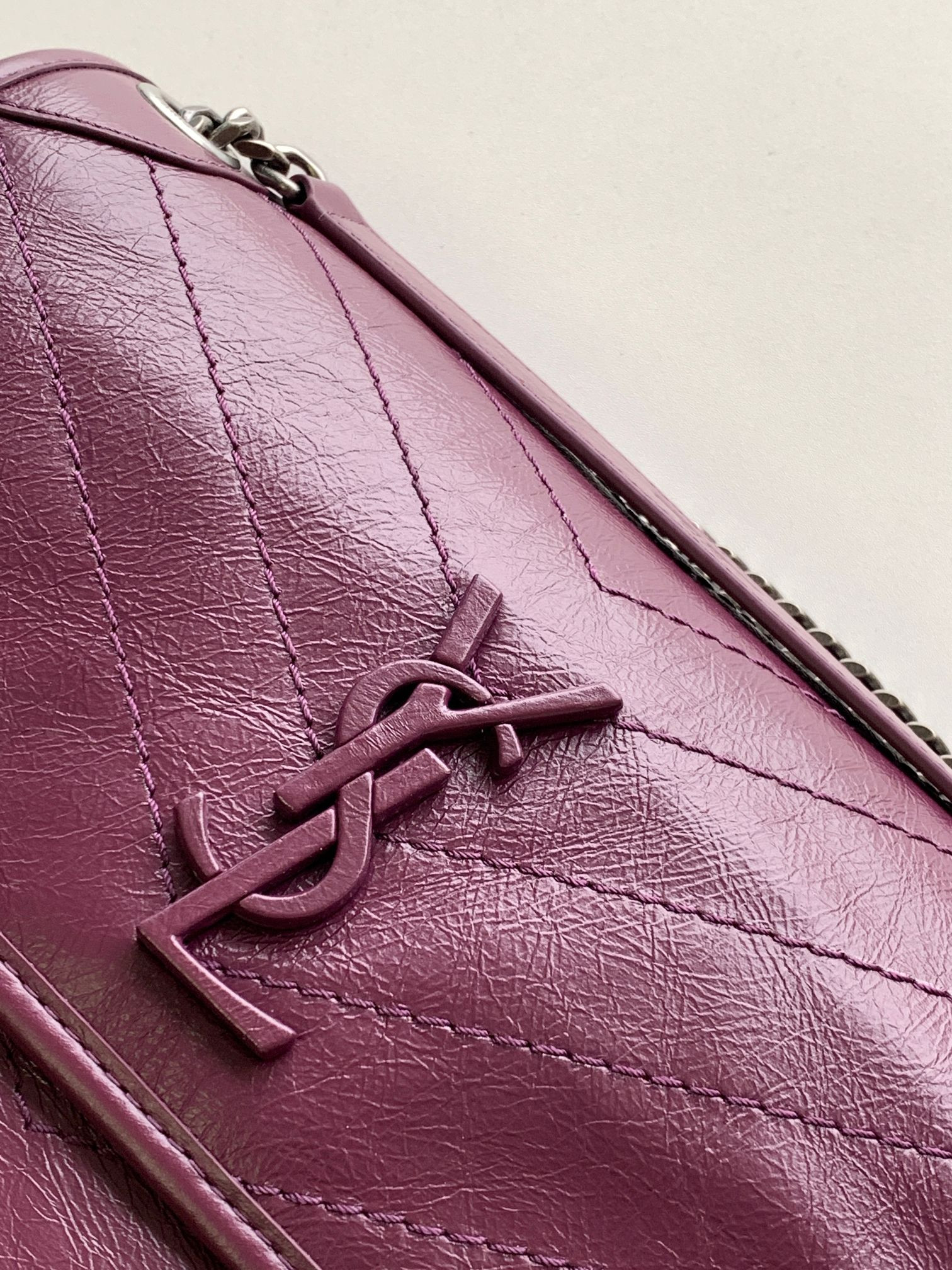 Y51 NIKI MEDIUM IN VINTAGE LEATHER PURPLE 11 X 7.8 X 3.3 INCHES