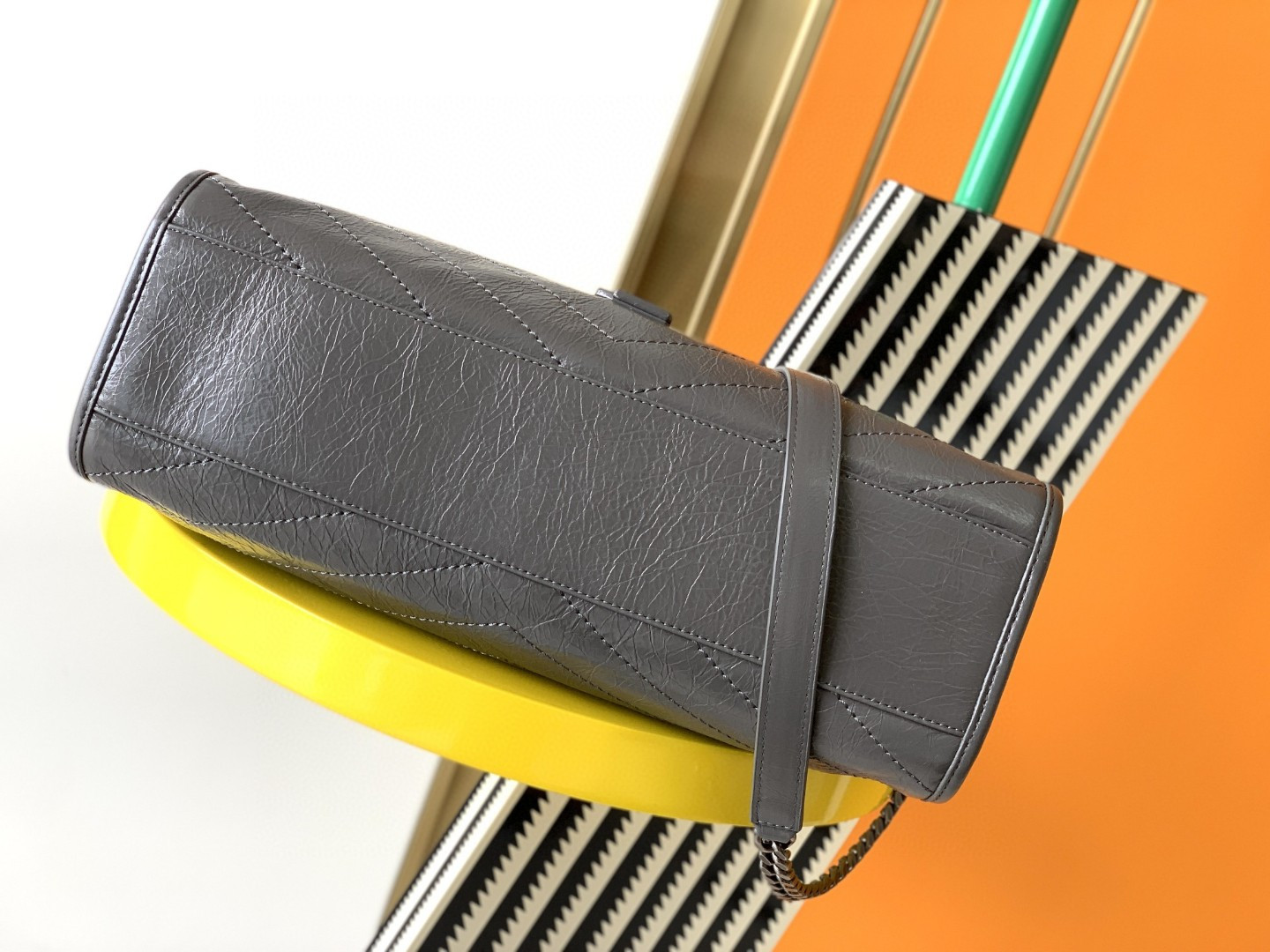 Y51 NIKI SHOPPING IN VINTAGE LEATHER GRAY 12.9 X 10.6 X 4.5 INCHES