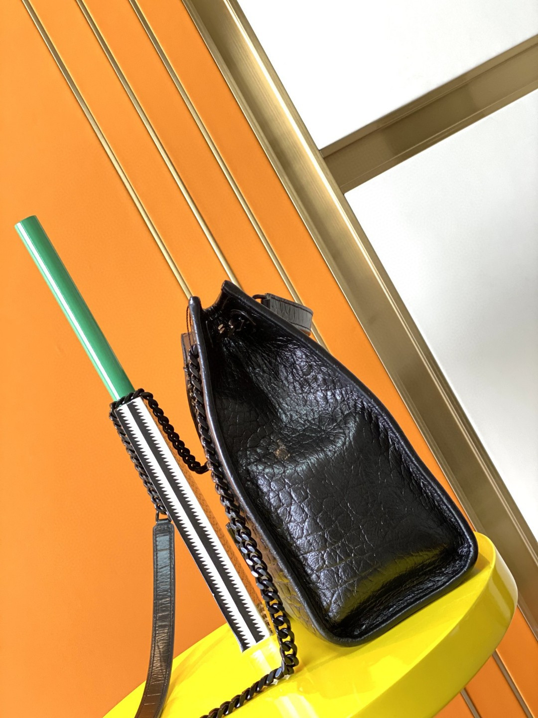 Y51 NIKI SHOPPING IN CROCODILE-EMBOSSED LEATHER 12.9 X 10.6 X 4.5 INCHES