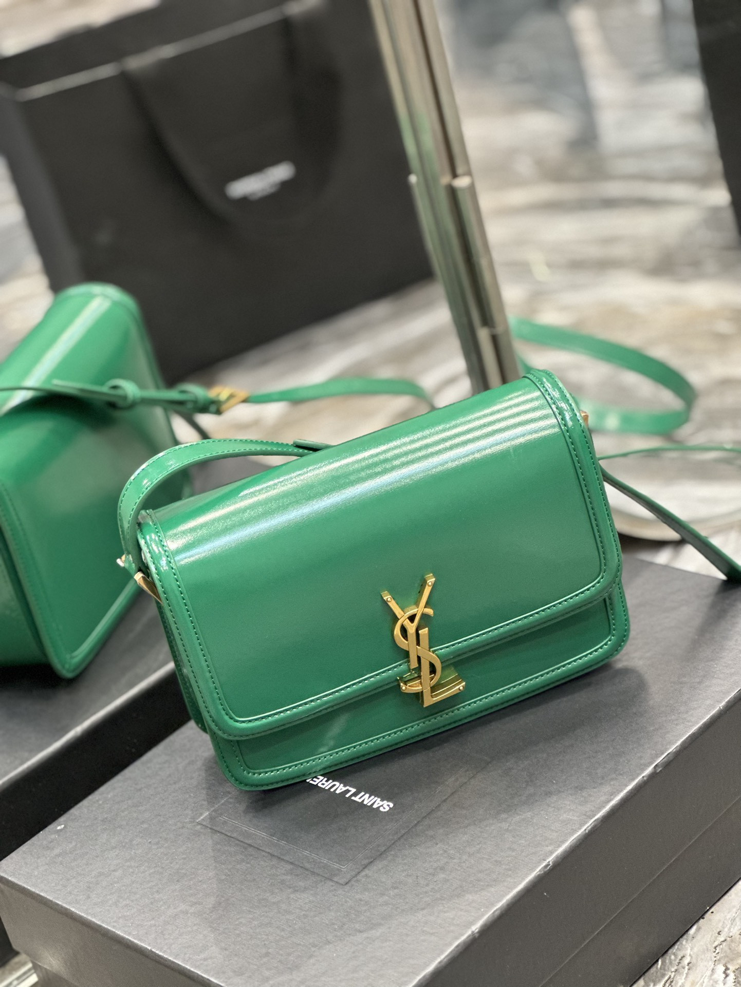 Y51 SOLFERINO MEDIUM SATCHEL IN BOX Sa1nt Lau*nt GREEN 9.1 X 6.3 X 2.4 INCHES