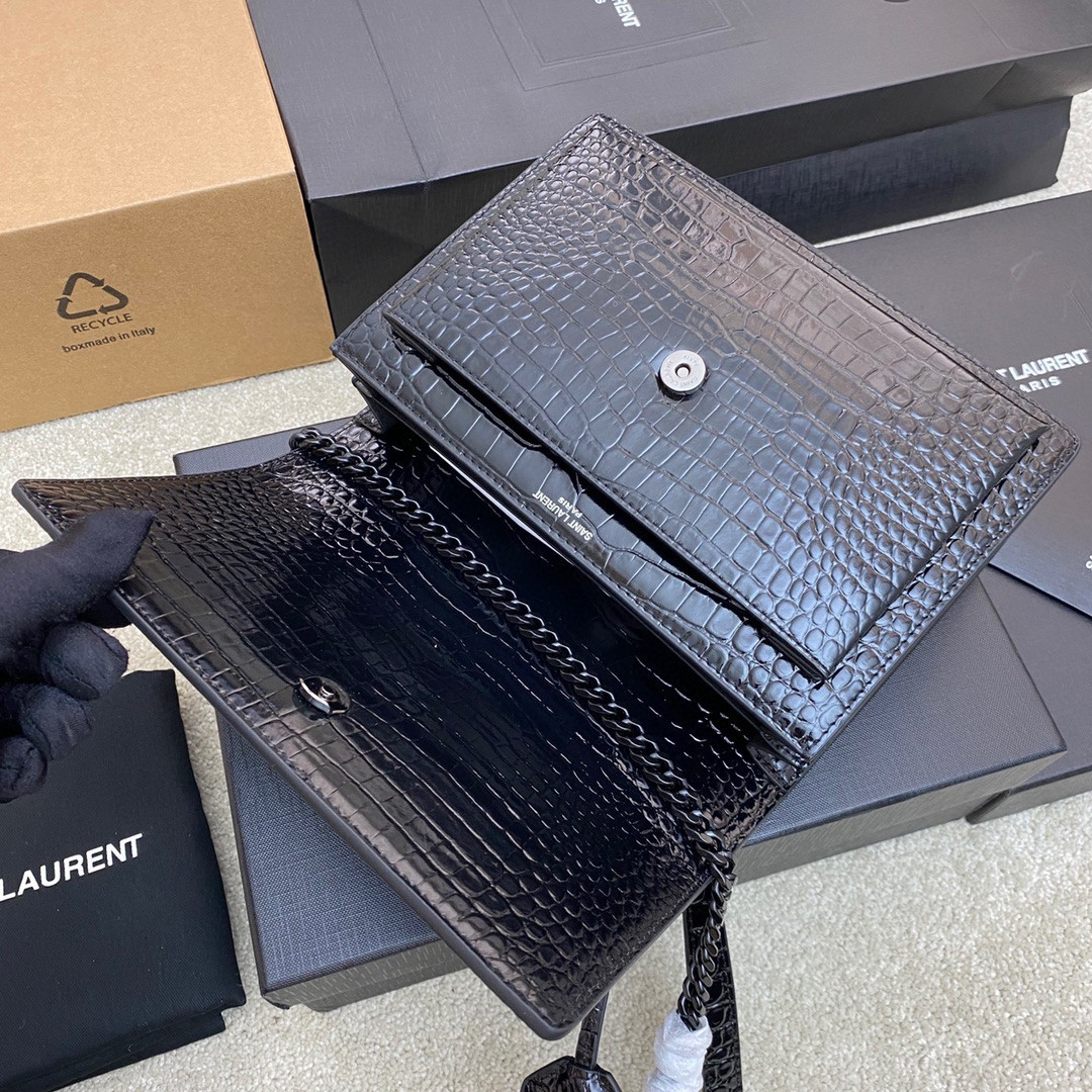 Y51 SUNSET MEDIUM IN CROCODILE-EMBOSSED LEATHER NOIR 8 X 6.2 X 2.5 INCHES