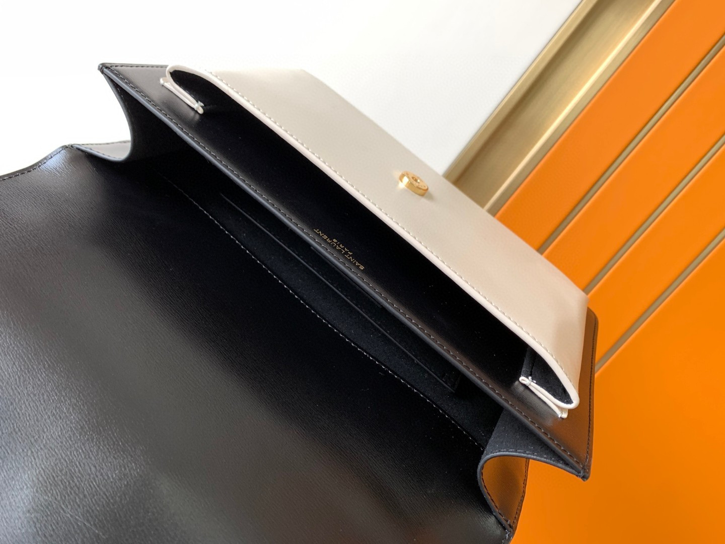 Y51 SUNSET LARGE IN SMOOTH LEATHER BLACK WHITE 10.6 X 7 X 3.1 INCHES