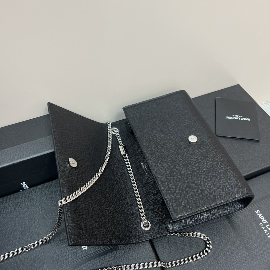 Y51 KATE MEDIUM IN GRAIN DE POUDRE EMBOSSED LEATHER BLACK SILVER 9.4 X 5.7 X 2.1 INCHES