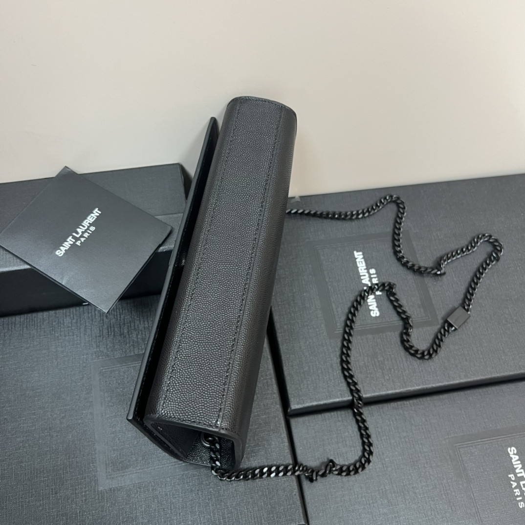 Y51 KATE MEDIUM IN GRAIN DE POUDRE EMBOSSED LEATHER ALL BLACK 9.4 X 5.7 X 2.1 INCHES