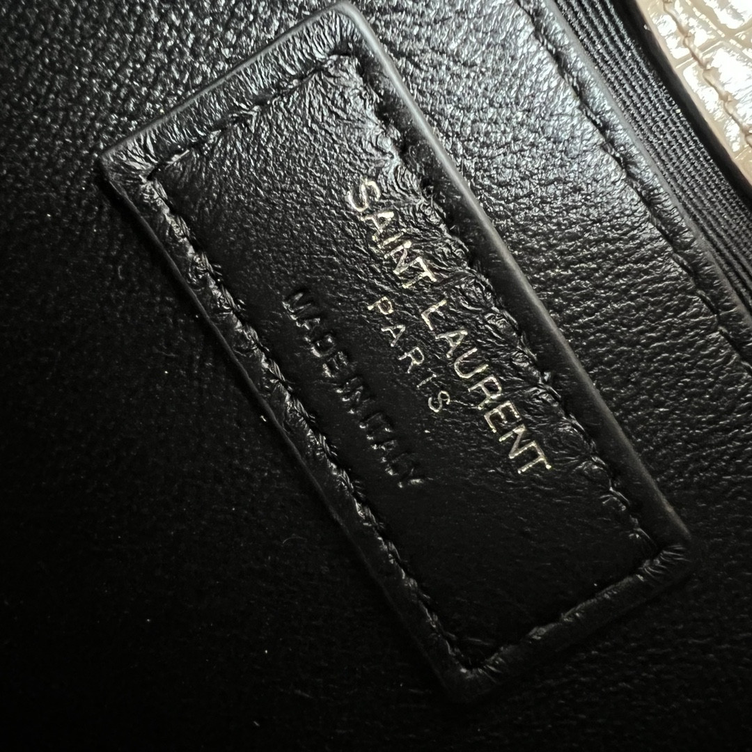 Y51 KATE MEDIUM TASSEL IN CROCODILE-EMBOSSED LEATHER BEIGE 9.4 X 5.7 X 2.1 INCHES