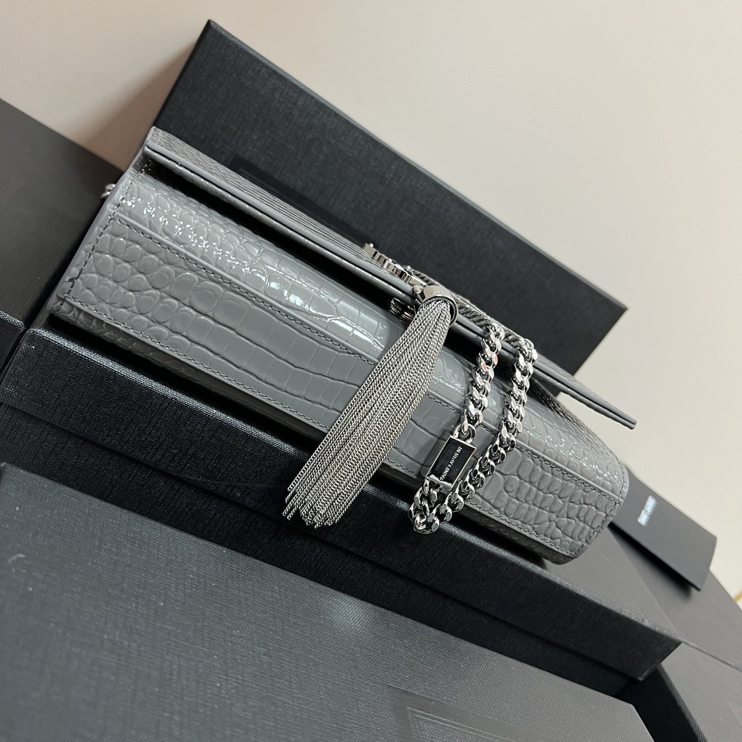 Y51 KATE MEDIUM TASSEL IN CROCODILE-EMBOSSED LEATHER GRAY 9.4 X 5.7 X 2.1 INCHES