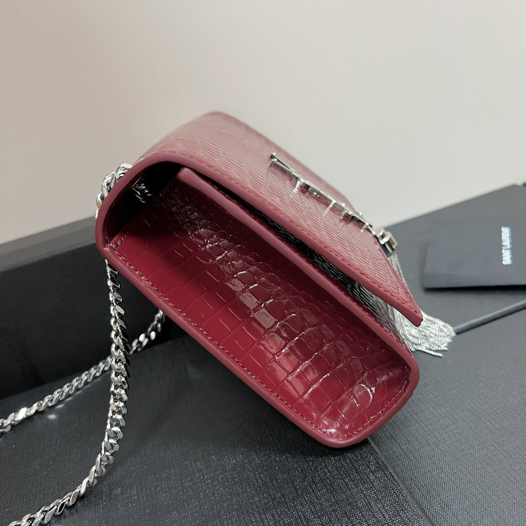 Y51 KATE MEDIUM TASSEL IN CROCODILE-EMBOSSED LEATHER RED 9.4 X 5.7 X 2.1 INCHES