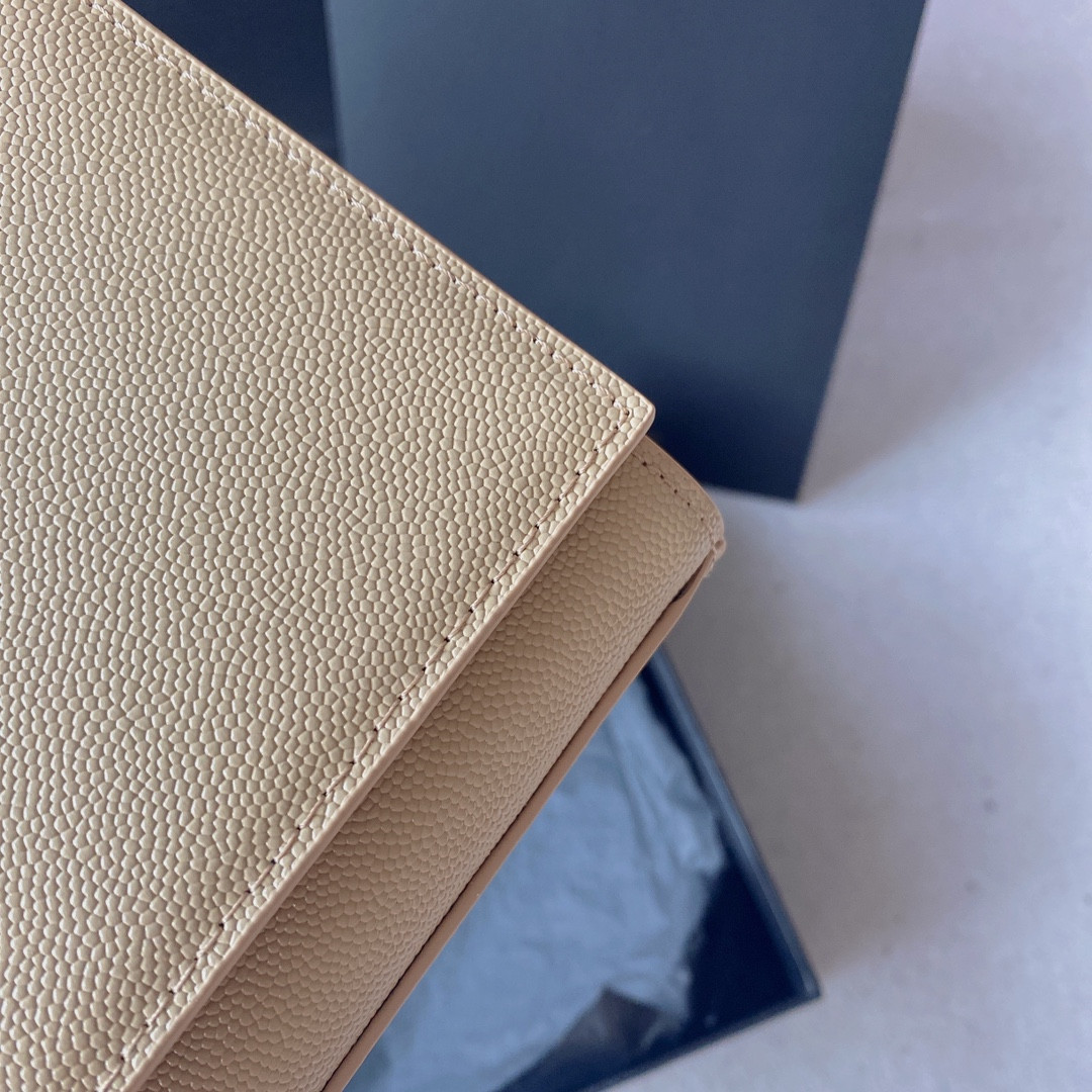 Y51 KATE MEDIUM IN GRAIN DE POUDRE EMBOSSED LEATHER DARK BEIGE 9.4 X 5.7 X 2.1 INCHES