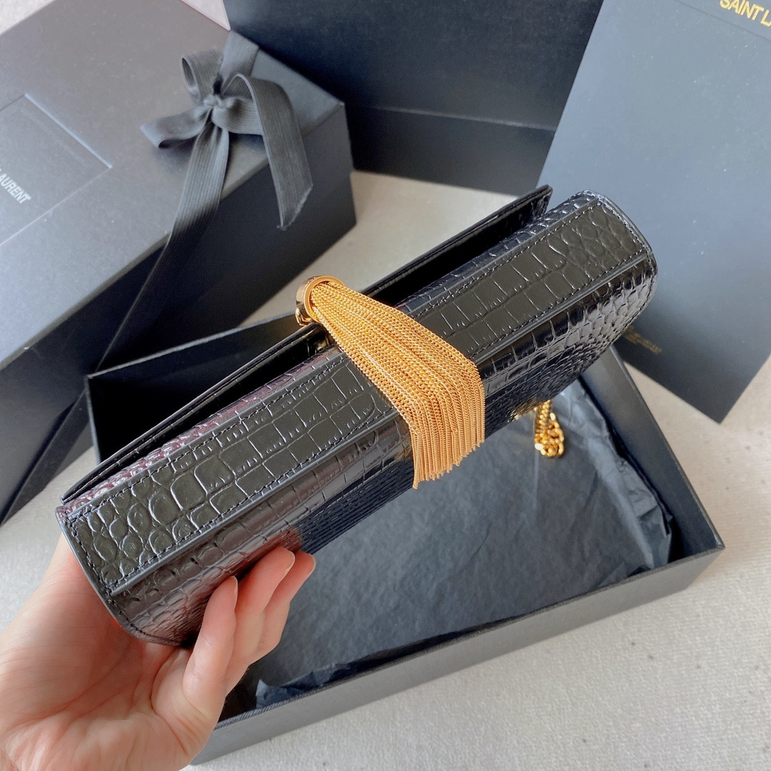 Y51 KATE SMALL IN GRAIN DE POUDRE EMBOSSED LEATHER BLACK 7.8 X 4.9 X 1.9 INCHES