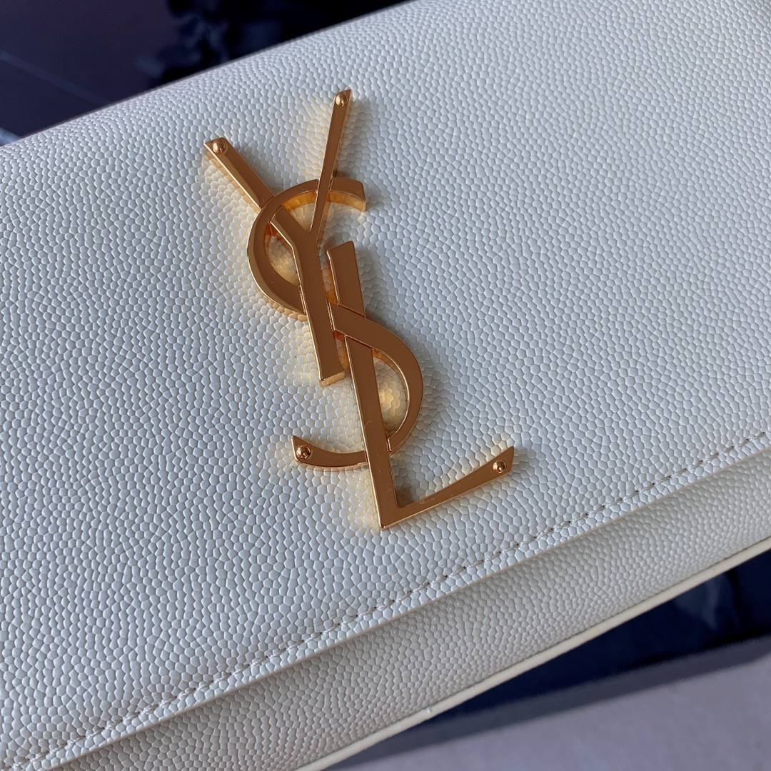Y51 KATE SMALL IN GRAIN DE POUDRE EMBOSSED LEATHER WHITE 7.8 X 4.9 X 1.9 INCHES