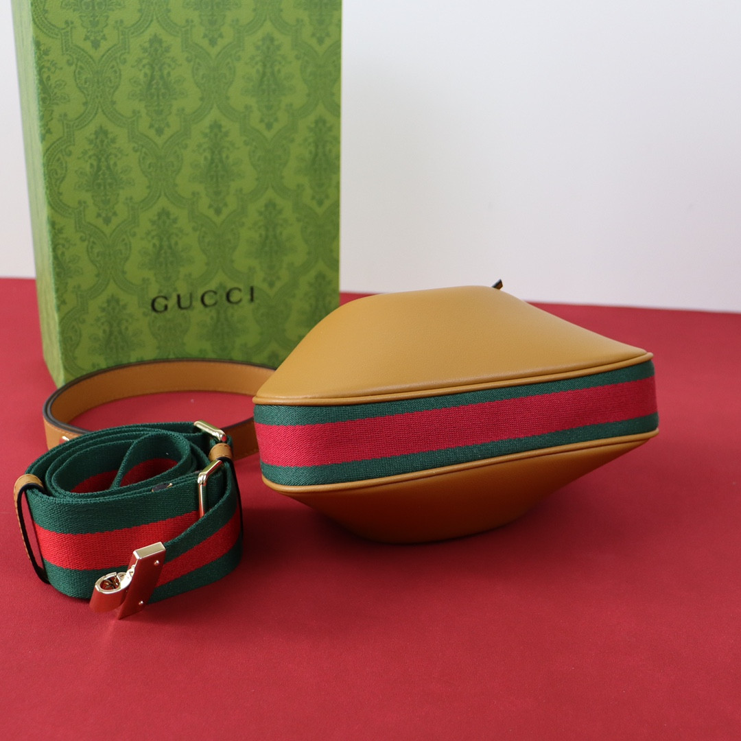 Gvc*1 ATTACHE SMALL SHOULDER BAG BROWN 9"W x 8.7"H x 2"D