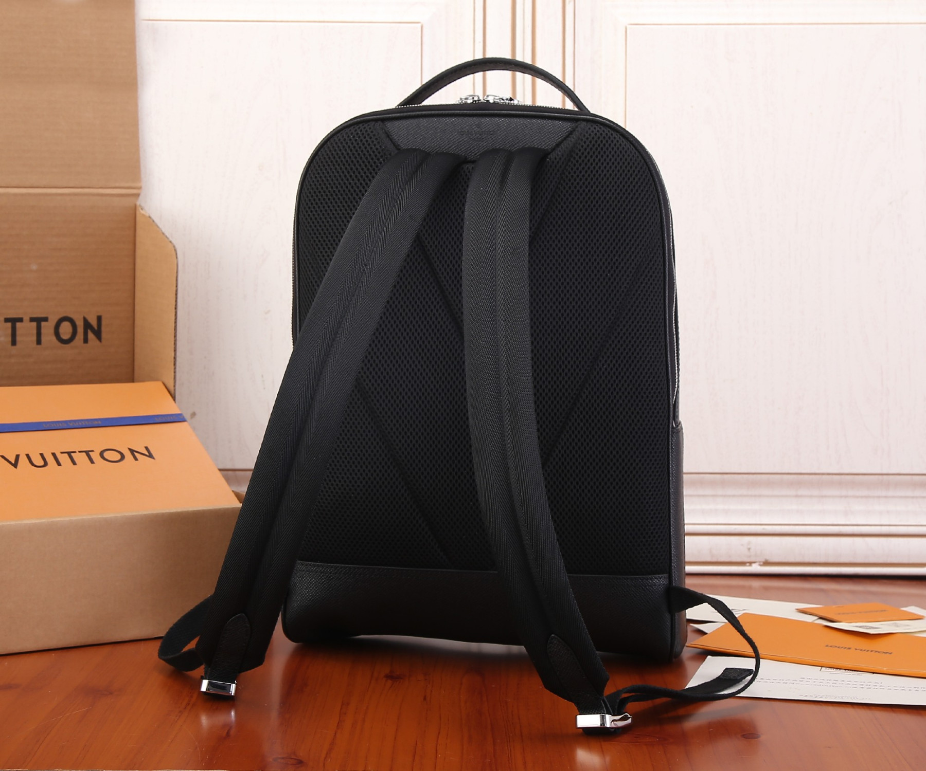 L0vis Vvtt0n M30977 Avenue Backpack 40 x 31 x 15 cm