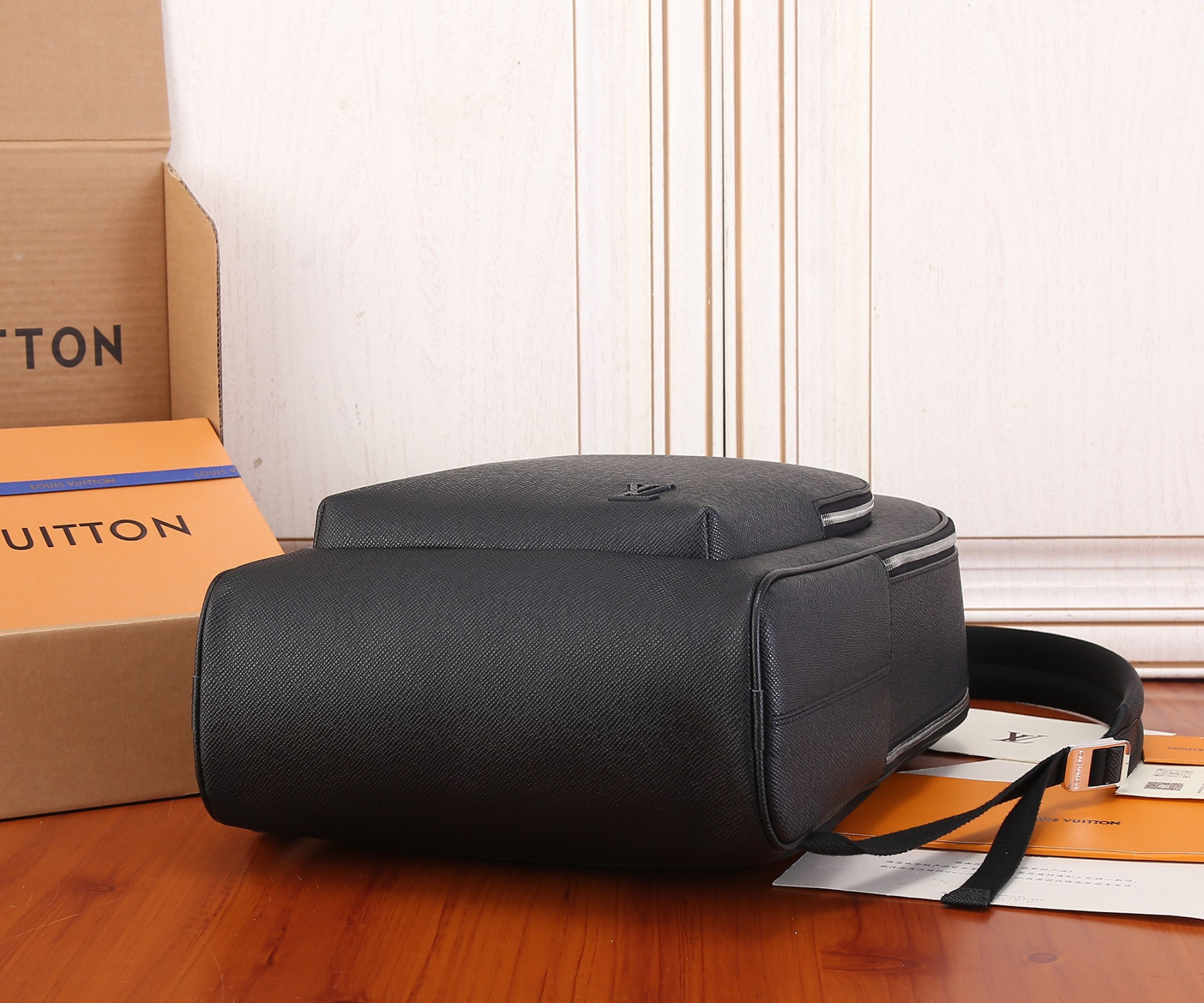 L0vis Vvtt0n M30977 Avenue Backpack 40 x 31 x 15 cm