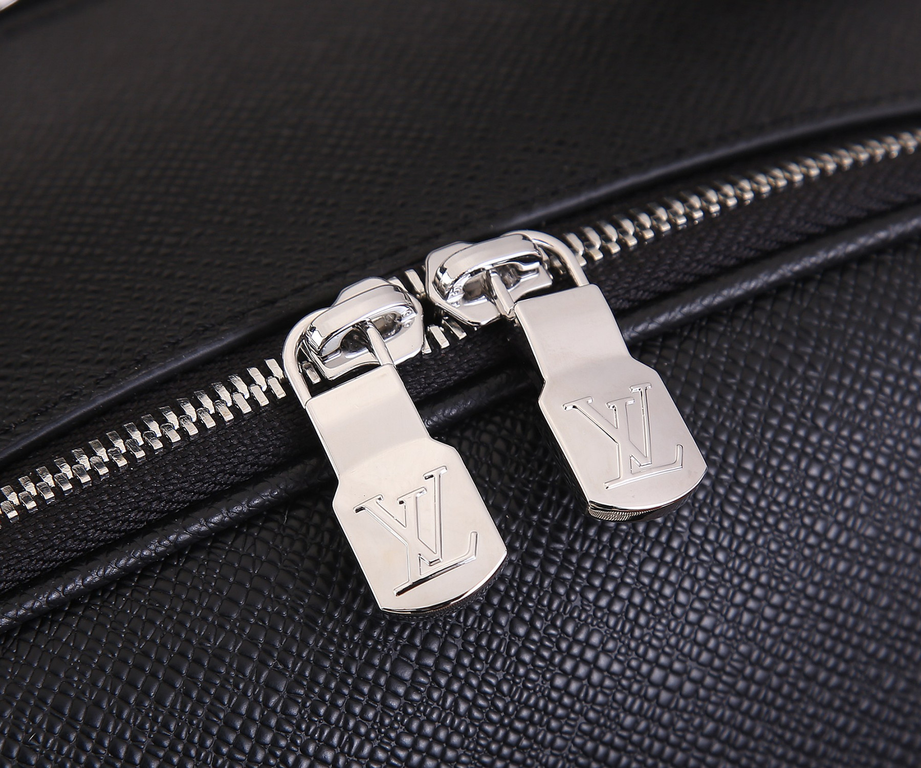 L0vis Vvtt0n M30977 Avenue Backpack 40 x 31 x 15 cm