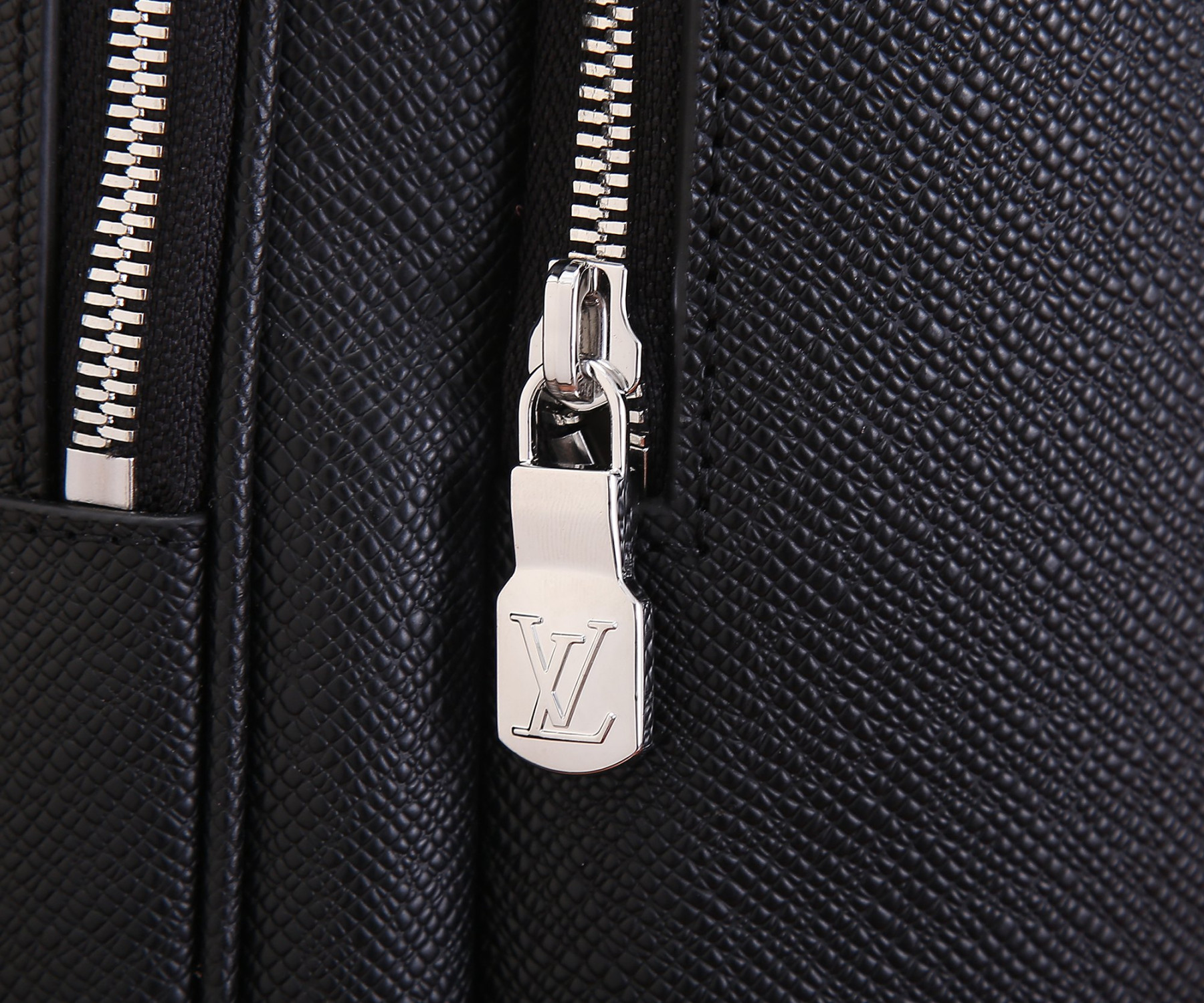 L0vis Vvtt0n M30977 Avenue Backpack 40 x 31 x 15 cm