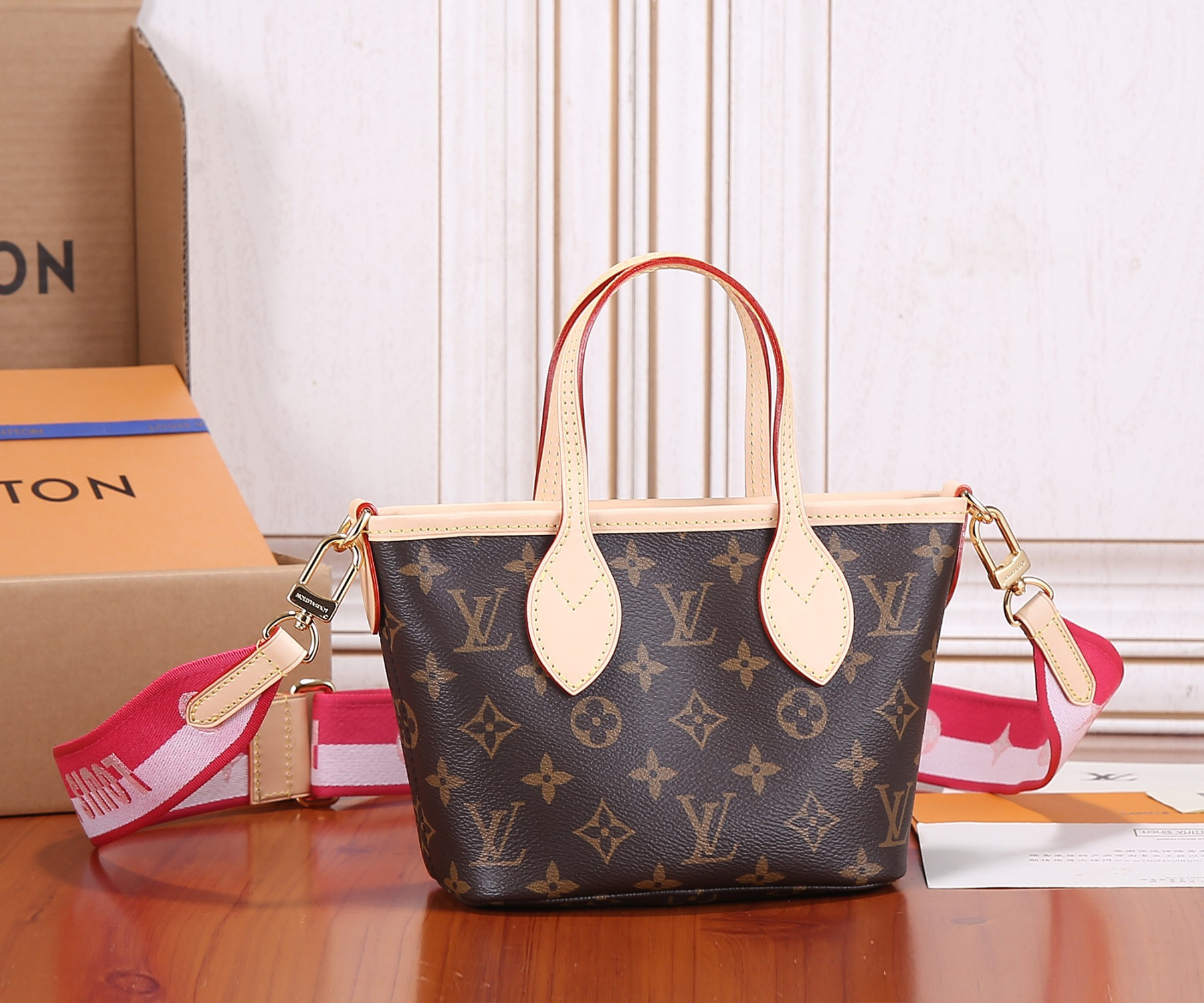 LV M46786 Neverfull BB 24 x 14 x 9 cm