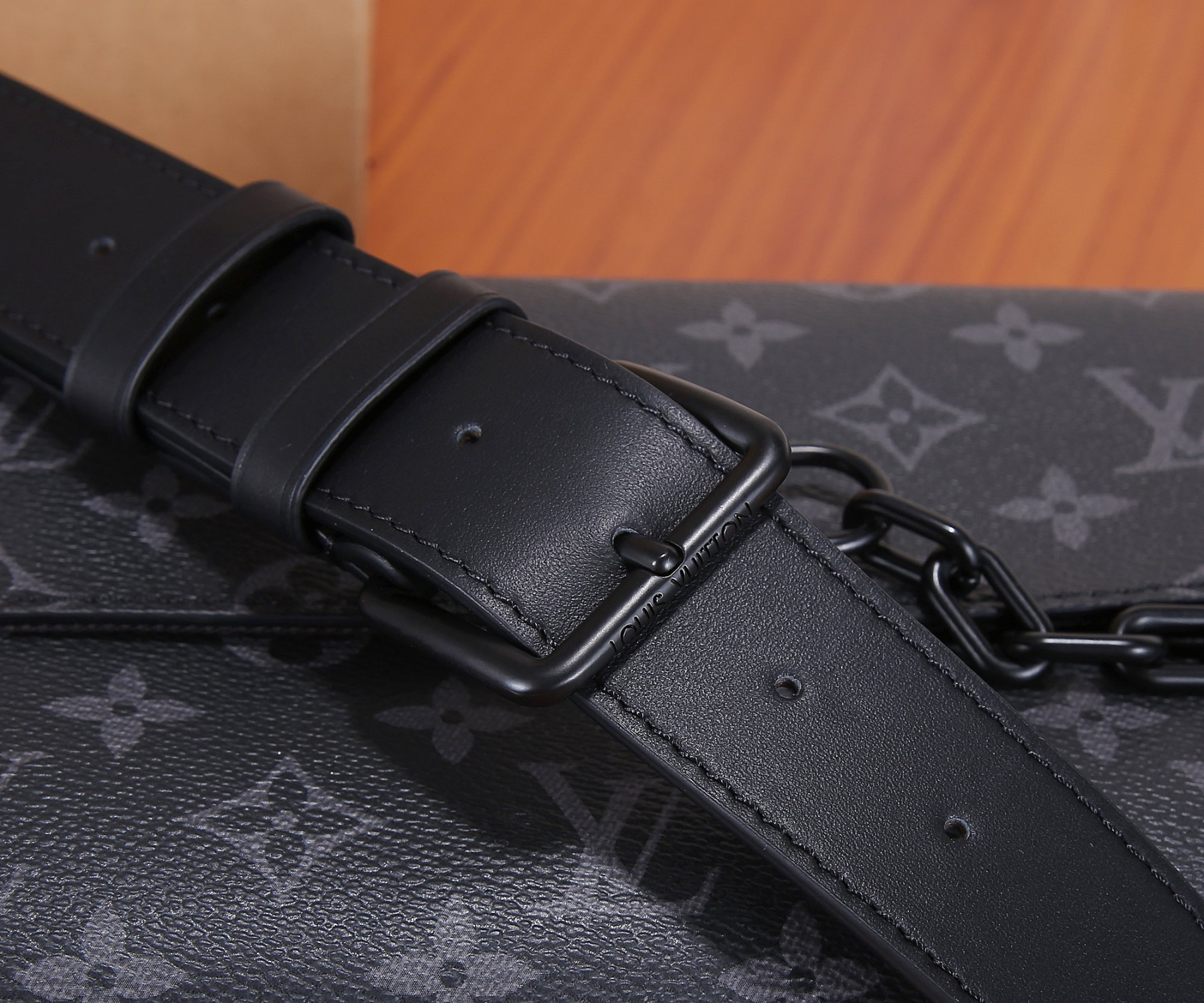 LV M4679 Steamer Messenger 24 x 17 x 5 CM