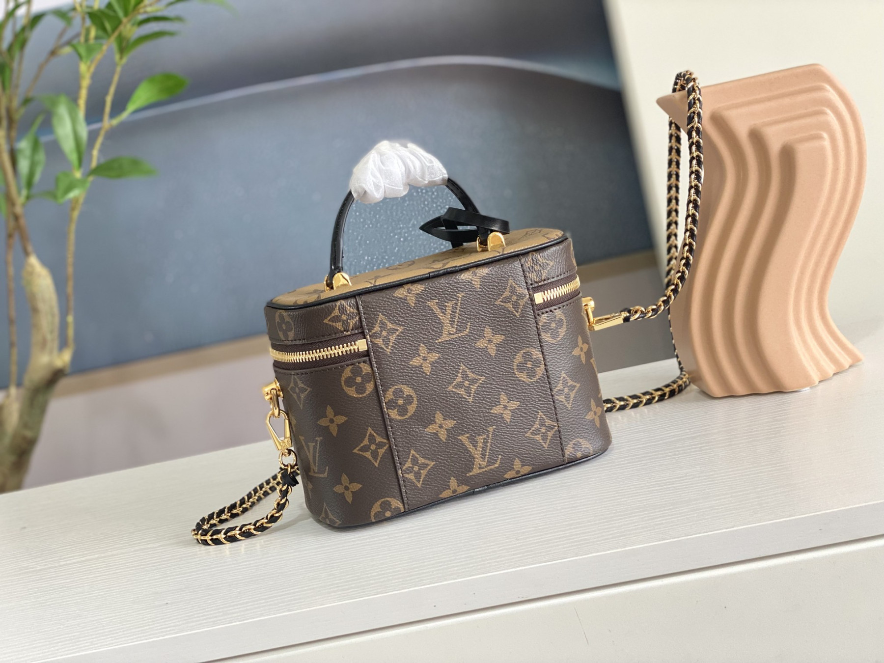 L0vis Vvtt0n M45165 Vanity PM  7.5 x 5.1 x 4.3 inches