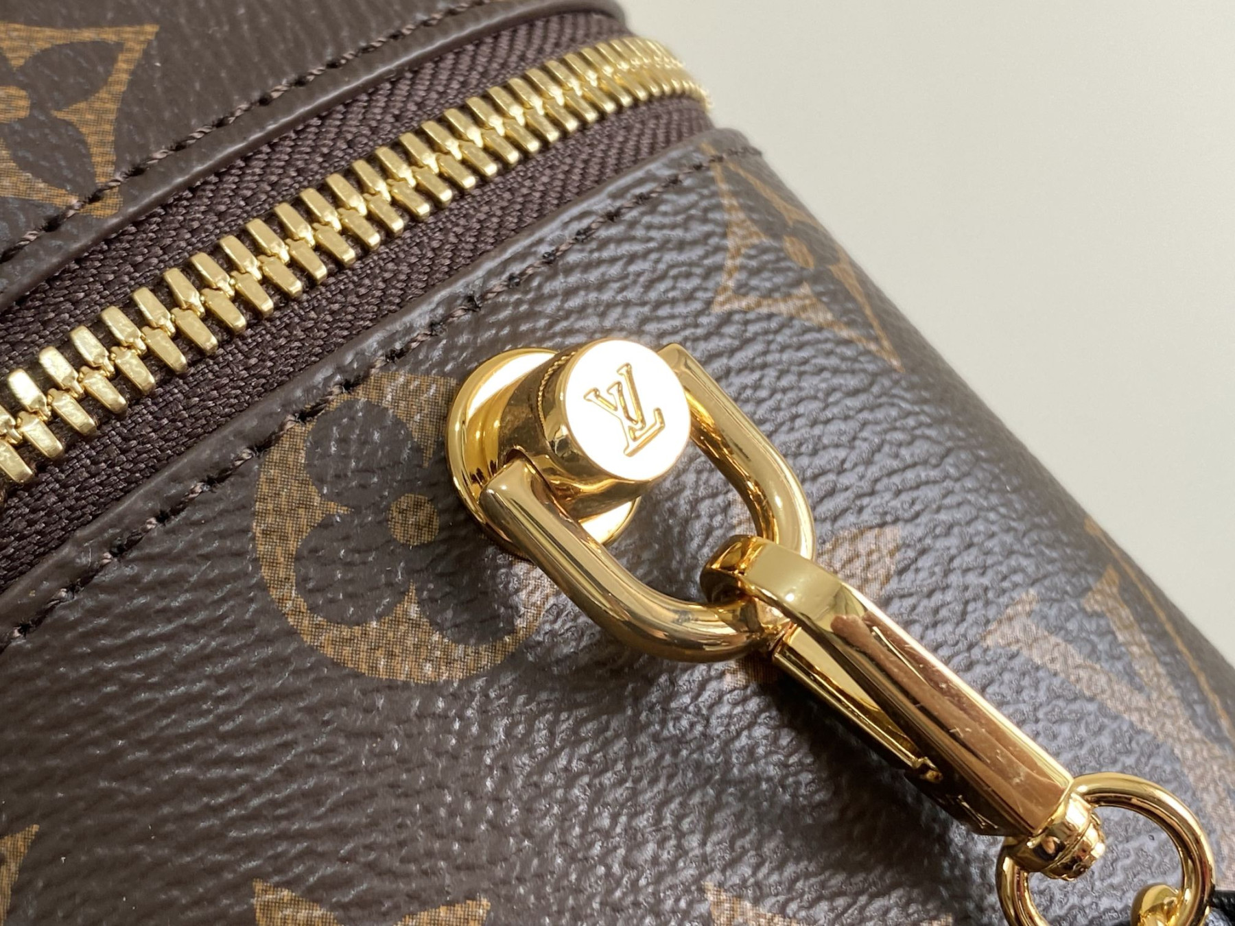 L0vis Vvtt0n M45165 Vanity PM  7.5 x 5.1 x 4.3 inches