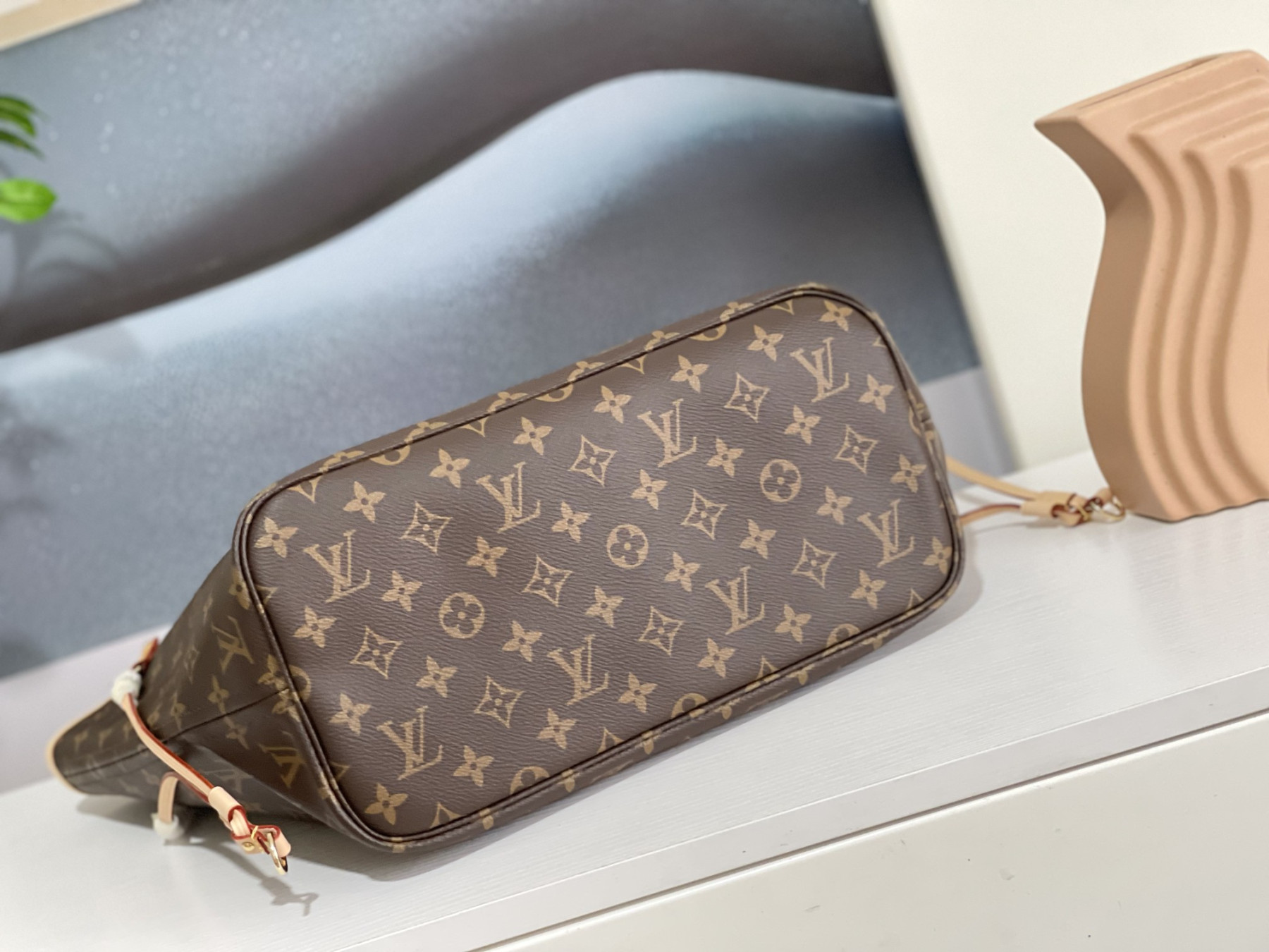 L0vis Vvtt0n M40995 Neverfull MM 12.6 x 11.4 x 6.7 inches Without Box