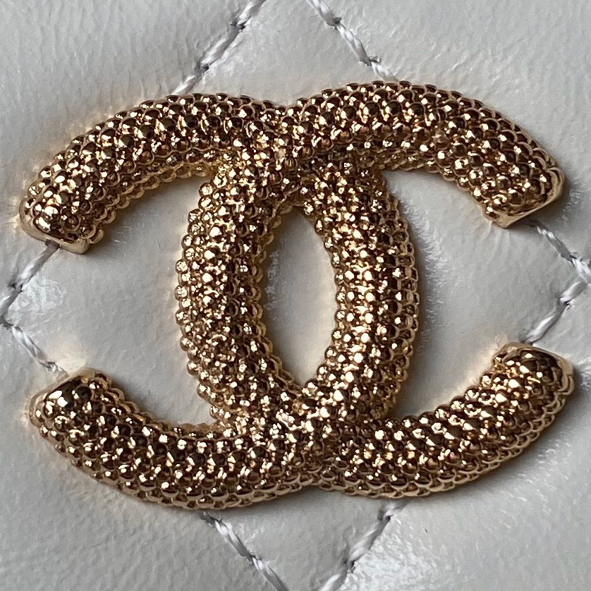 Ch**el 24P CHAIN LEATHER SQUARE BOX SHOULDER BAG WHITE 16x10x8cm