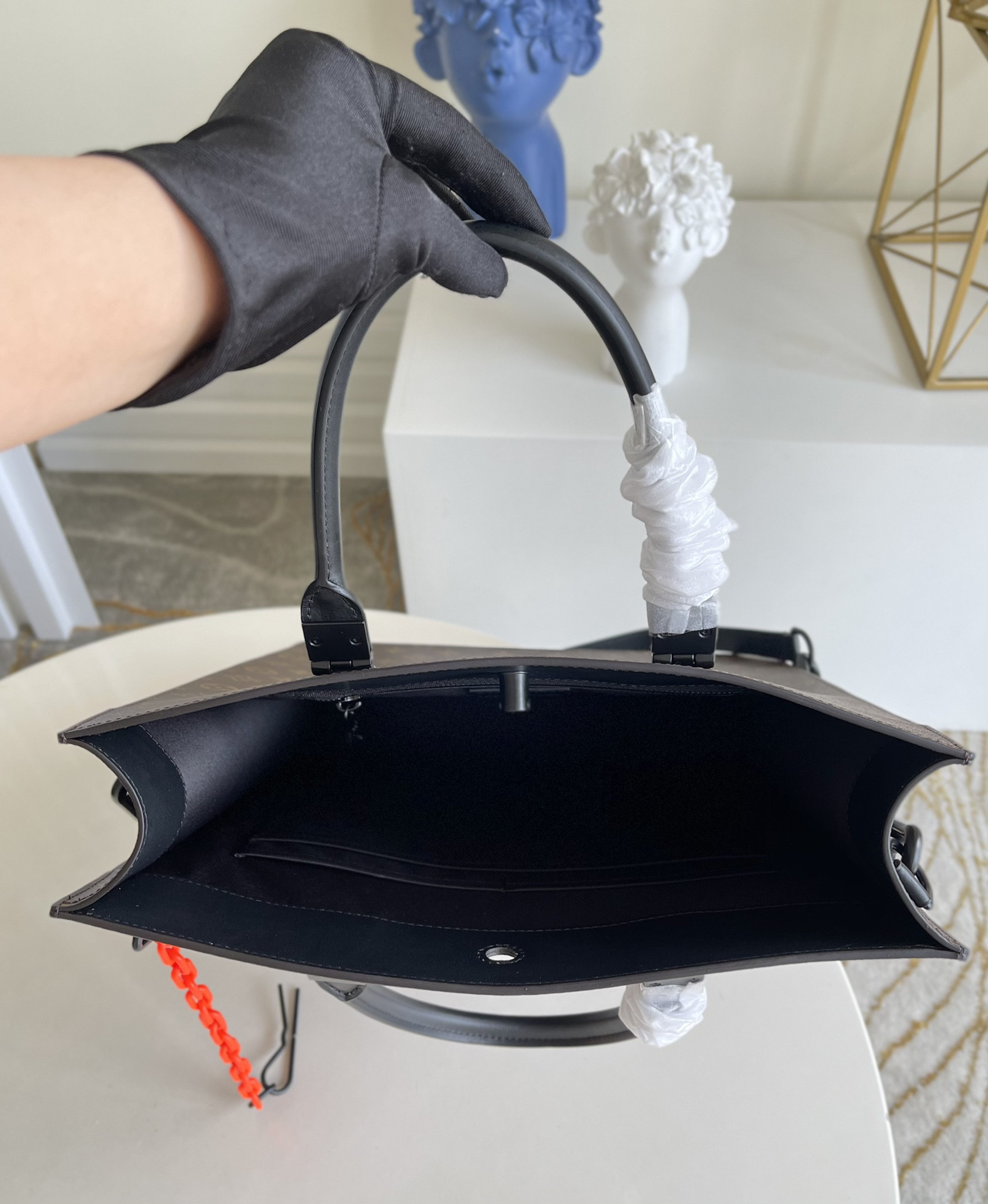 LV Virgil Abloh M44475 36 x 36 x 9 cm