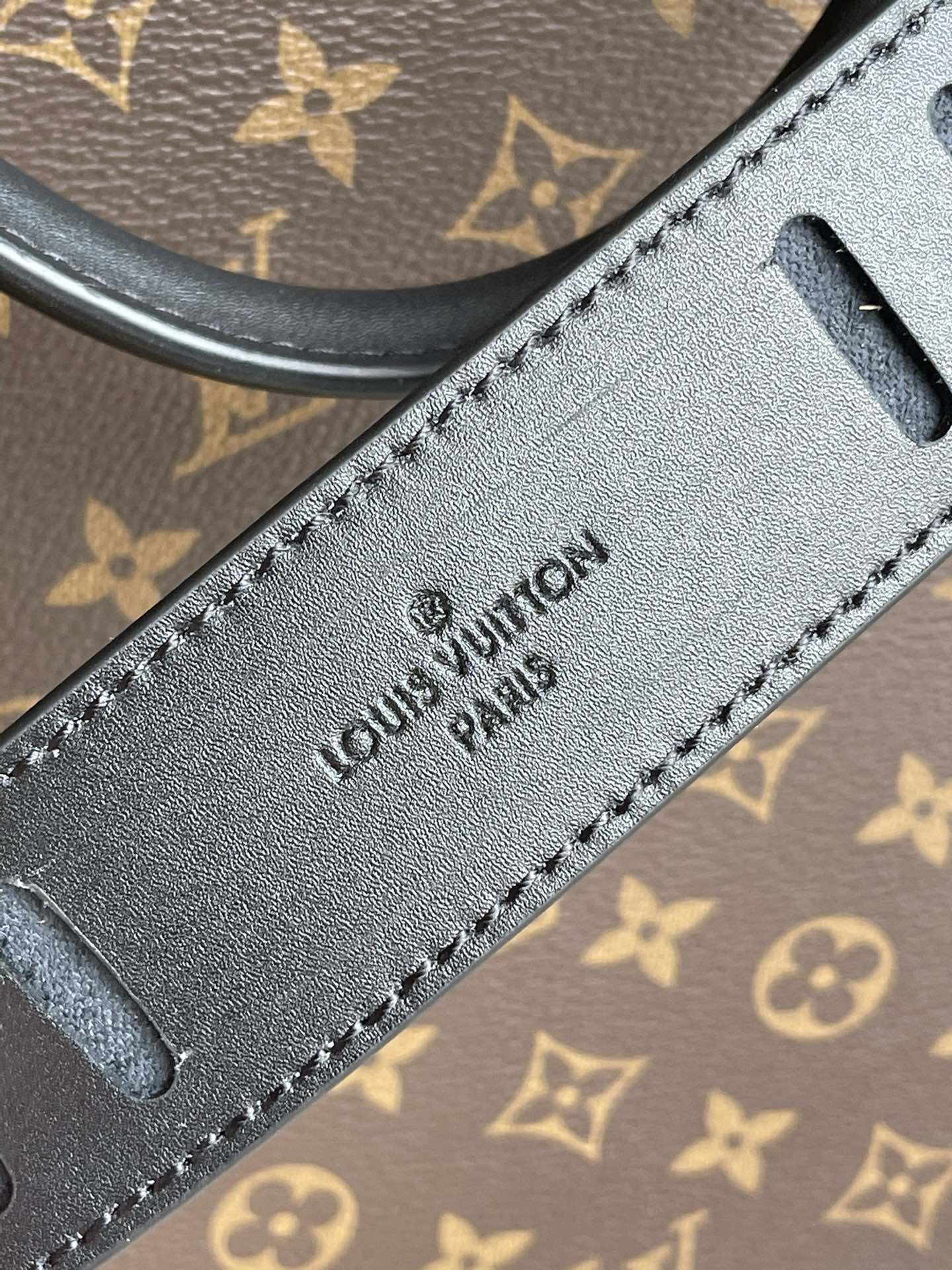 LV Sac Plat M45667 36 x 36 x 9 cm