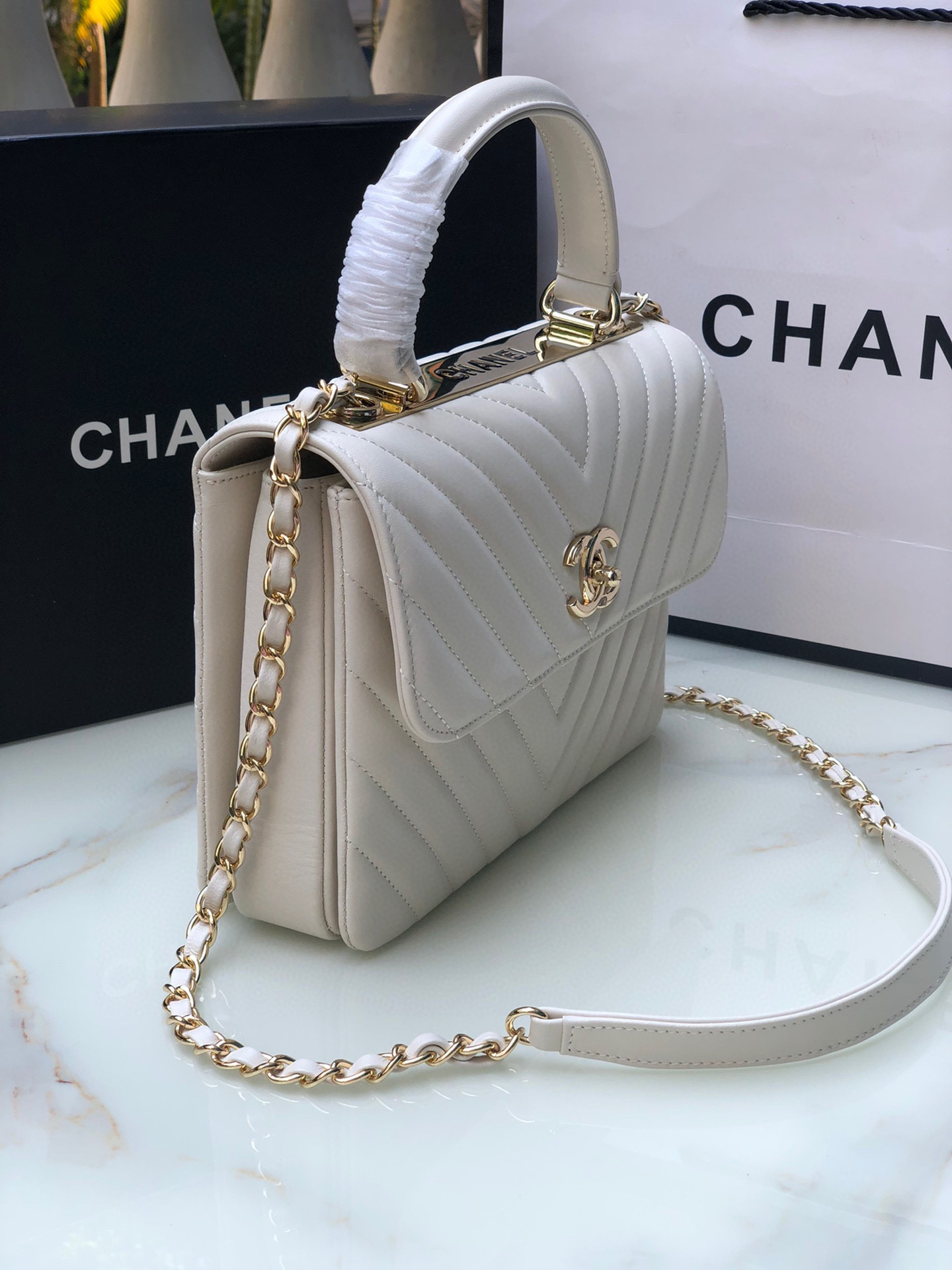 Ch**el FLAP BAG WITH TOP HANDLE WHITE 6.6 × 9.8 × 4.7 in