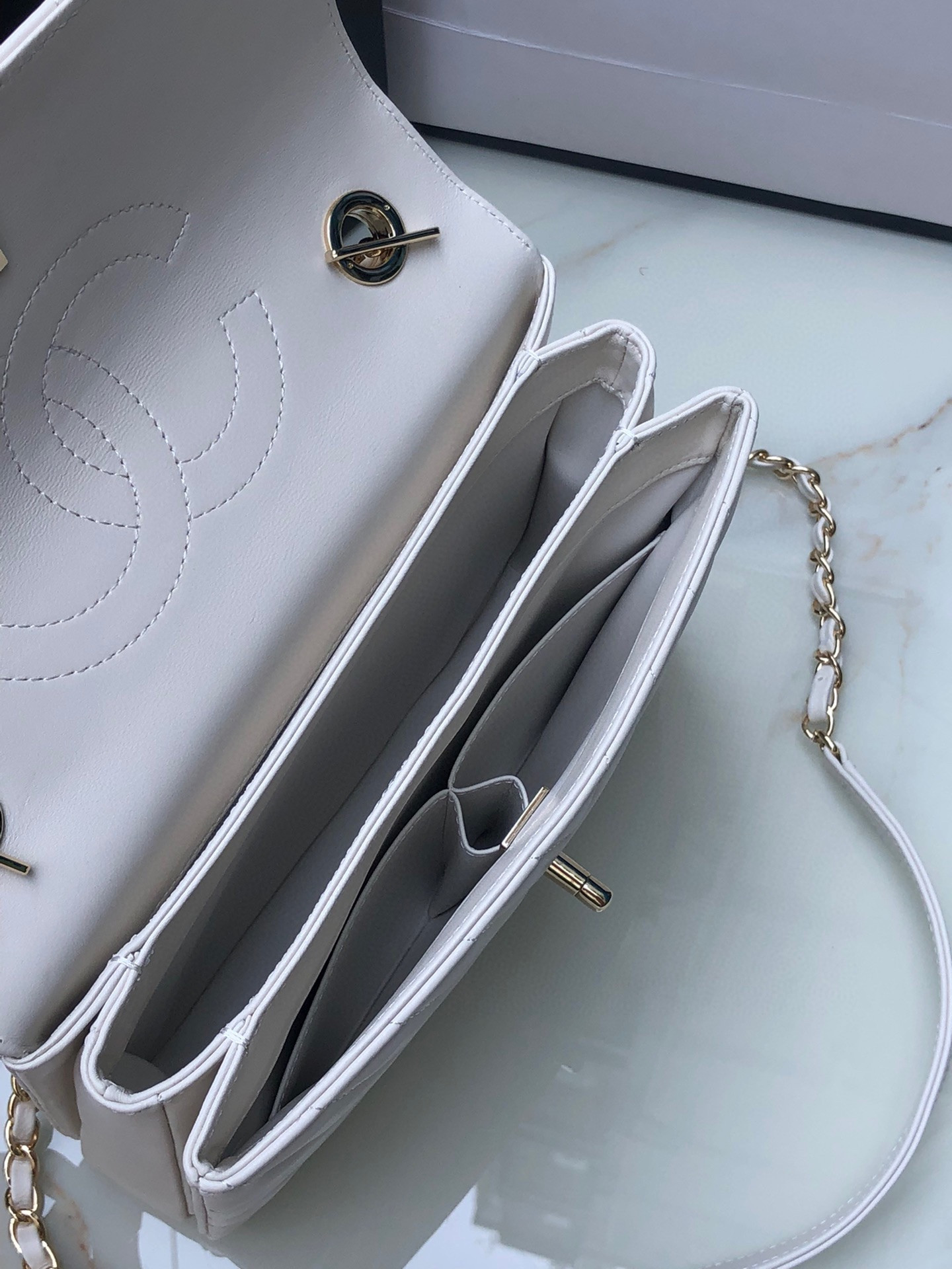 Ch**el FLAP BAG WITH TOP HANDLE WHITE 6.6 × 9.8 × 4.7 in