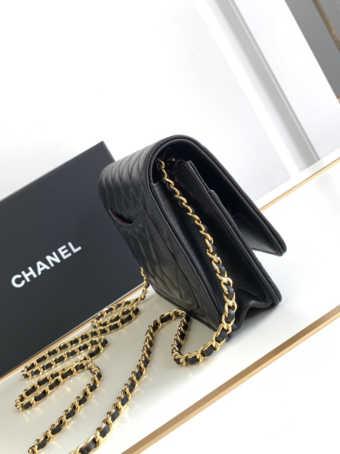 Ch**el CLASSIC WALLET ON CHAIN BLACK 4.8 × 7.5 × 1.4 in