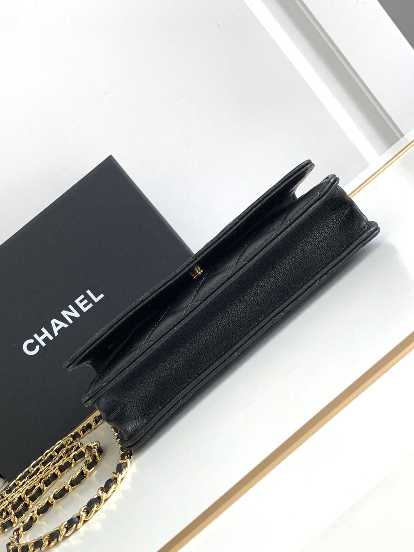 Ch**el CLASSIC WALLET ON CHAIN BLACK 4.8 × 7.5 × 1.4 in