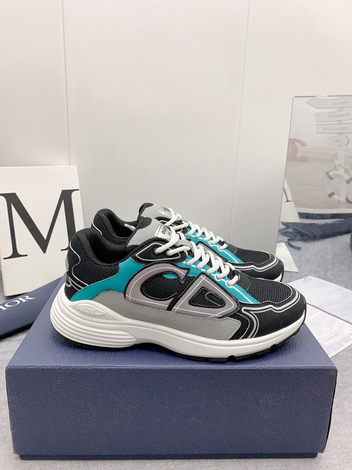 UA D10r B30 Anthracite Gray