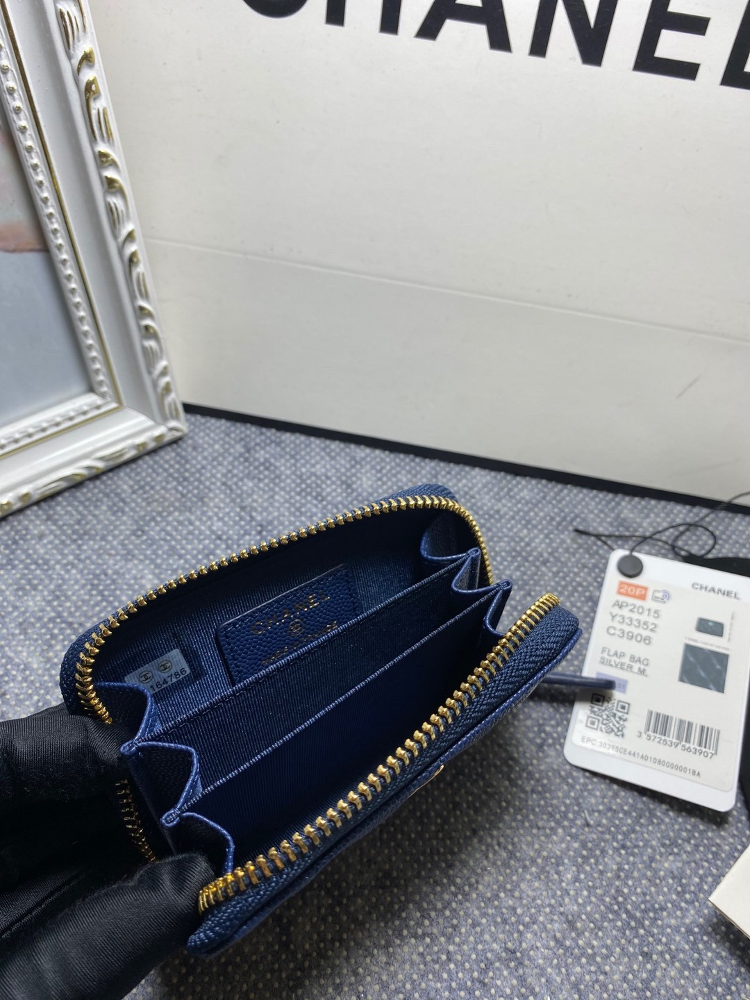 Ch**el ZIPPED COIN PURSE 7.5x 11x 2.5cm