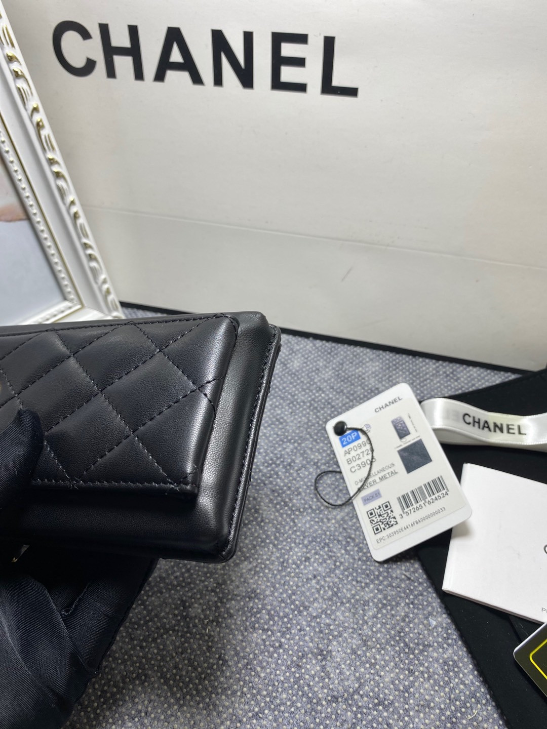 Ch**el LONG ZIPPED WALLET 19-11cm