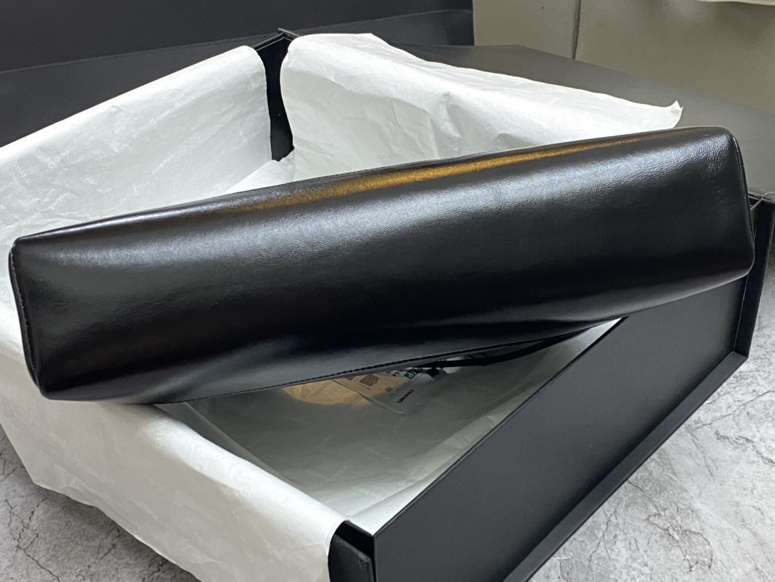 Ch**el  SHOPPING BAG Shiny Lambskin & Gold-Tone Metal Black 35x39x8cm