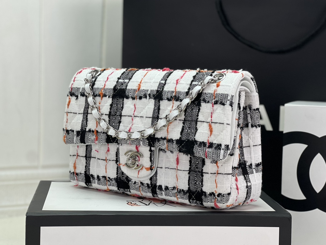 Ch**el CLASSIC 11.12 HANDBAG Tweed & Silver-Tone Metal   6 × 9.9 × 2.5 in