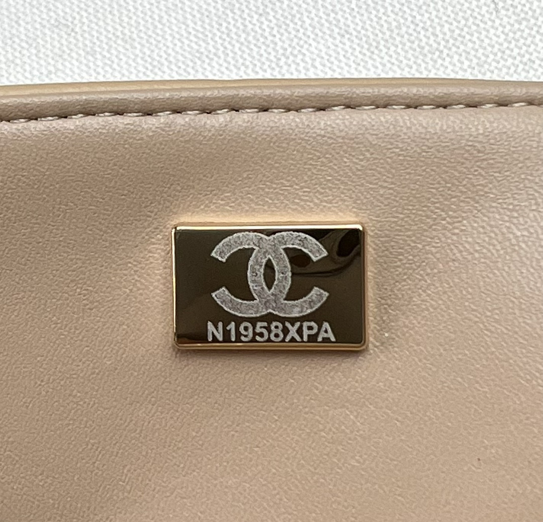 Ch**el CLASSIC 11.12 HANDBAG Tweed & Gold-Tone Metal   6 × 9.9 × 2.5 in