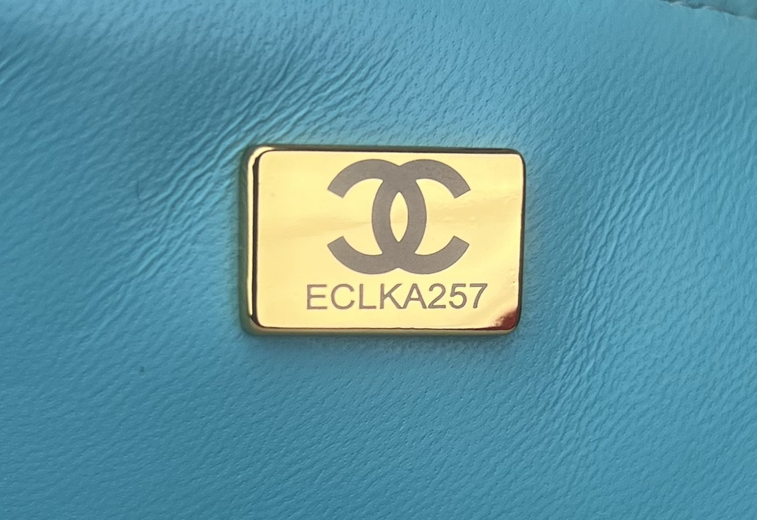 Ch**el MINI CLASSIC 11.12 HANDBAG Tweed & Gold-Tone Metal 4.7 × 7.8 × 2.3 in