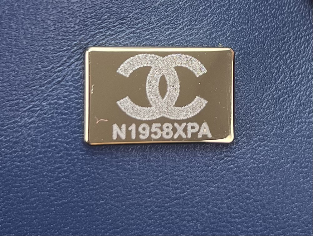 Ch**el MINI CLASSIC 11.12 HANDBAG Tweed & Gold-Tone Metal 4.7 × 7.8 × 2.3 in