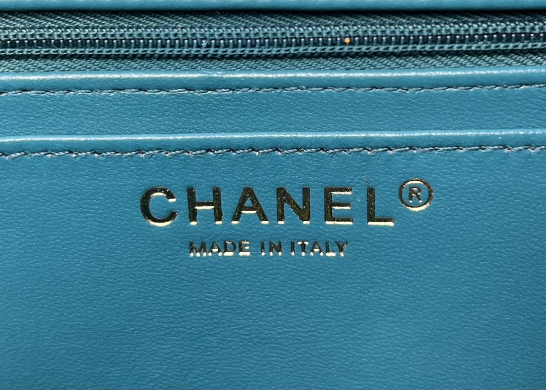 Ch**el MINI CLASSIC 11.12 HANDBAG Tweed & Gold-Tone Metal 4.7 × 7.8 × 2.3 in