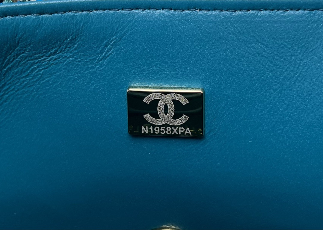 Ch**el MINI CLASSIC 11.12 HANDBAG Tweed & Gold-Tone Metal 4.7 × 7.8 × 2.3 in