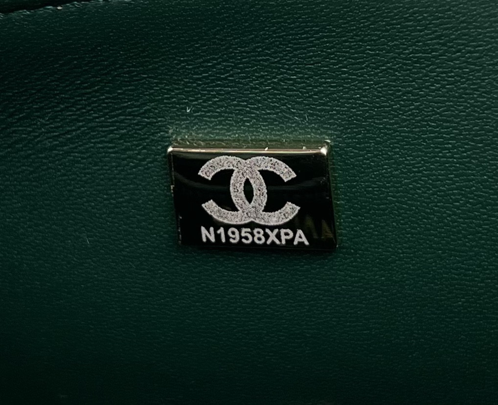 Ch**el MINI CLASSIC 11.12 HANDBAG Tweed & Gold-Tone Metal 4.7 × 7.8 × 2.3 in