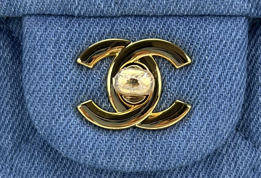 Ch**el MINI CLASSIC 11.12 HANDBAG Tweed & Gold-Tone Metal 4.7 × 7.8 × 2.3 in