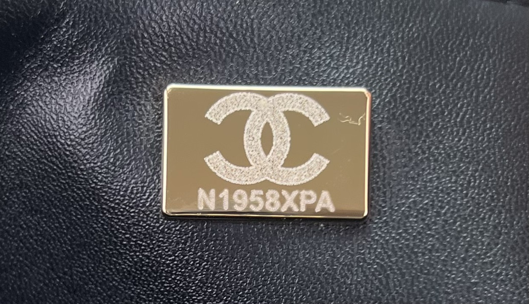 Ch**el MINI CLASSIC 11.12 HANDBAG Tweed & Gold-Tone Metal 4.7 × 7.8 × 2.3 in