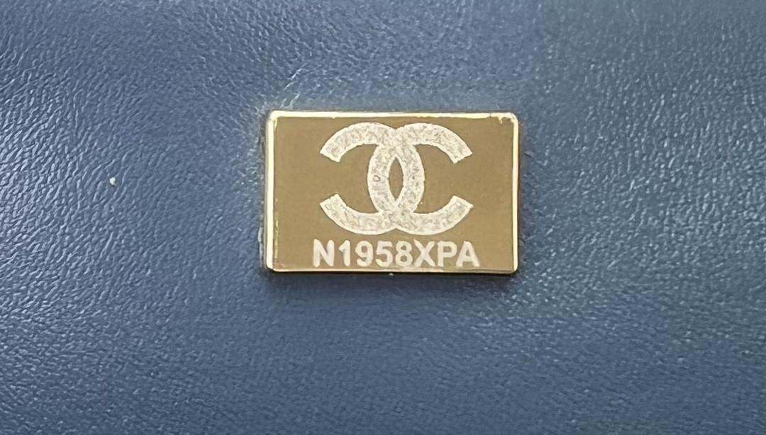 Ch**el MINI CLASSIC 11.12 HANDBAG Tweed & Gold-Tone Metal 4.7 × 7.8 × 2.3 in