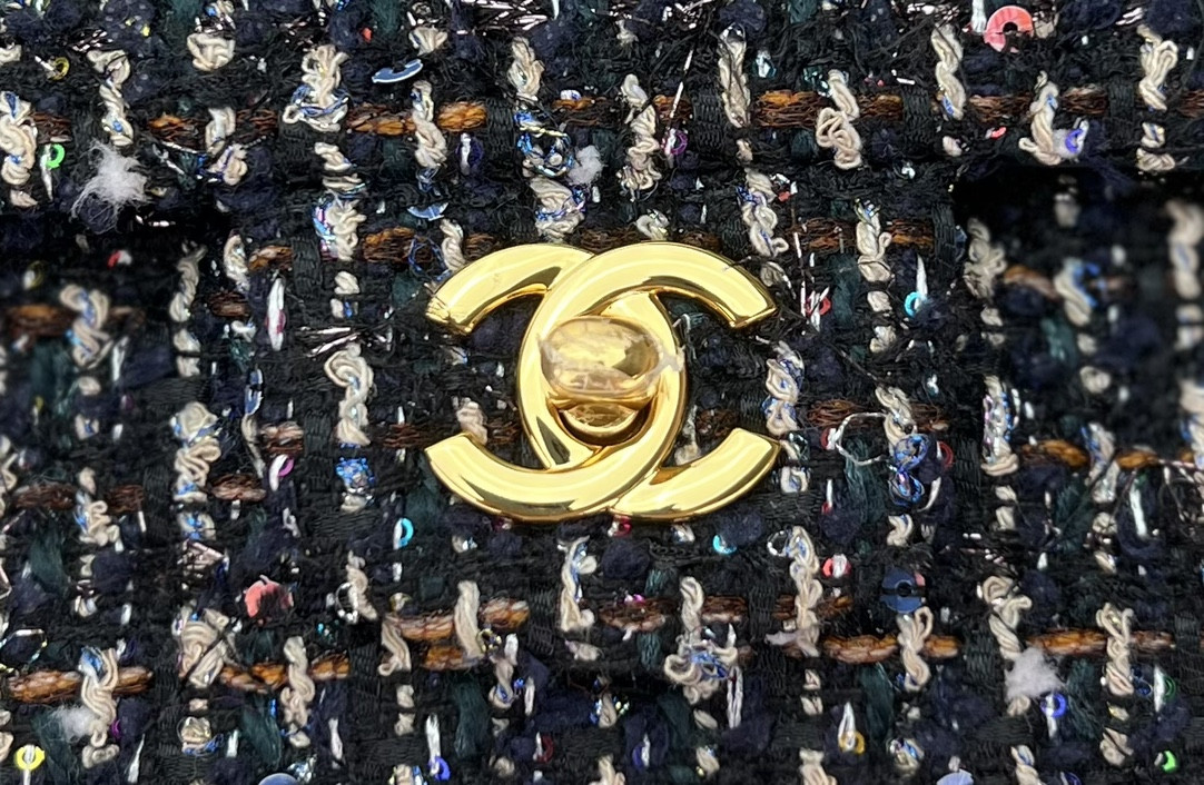 Ch**el MINI CLASSIC 11.12 HANDBAG Tweed & Gold-Tone Metal 4.7 × 7.8 × 2.3 in