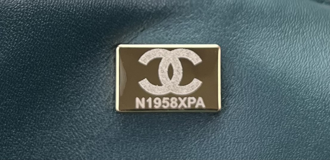 Ch**el MINI CLASSIC 11.12 HANDBAG Tweed & Gold-Tone Metal 4.7 × 7.8 × 2.3 in